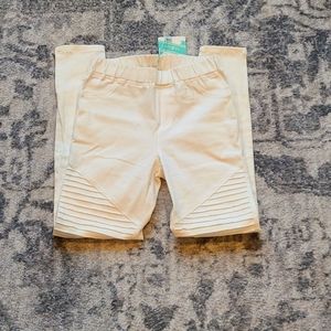Umgee Size Small white pull on moto jeggings with Zipper detail